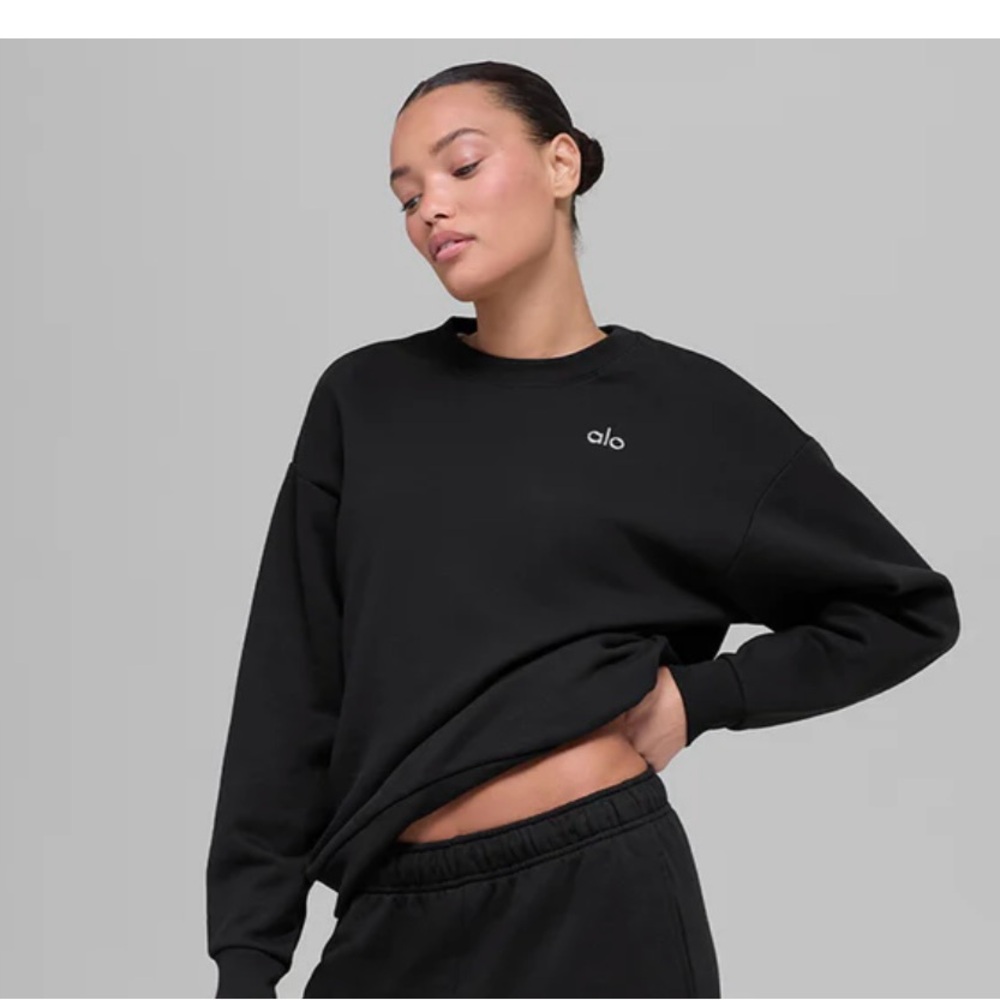 ALO Yoga Women's Classic Black accolade sweatshirt